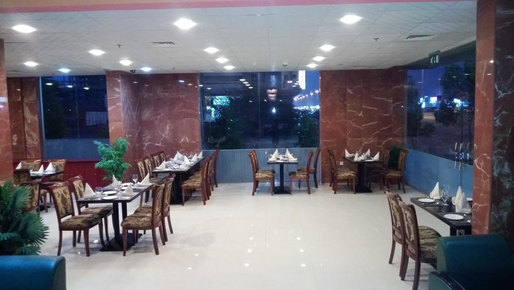 פוג'יירה Raynor Hotel Apartments מראה חיצוני תמונה
