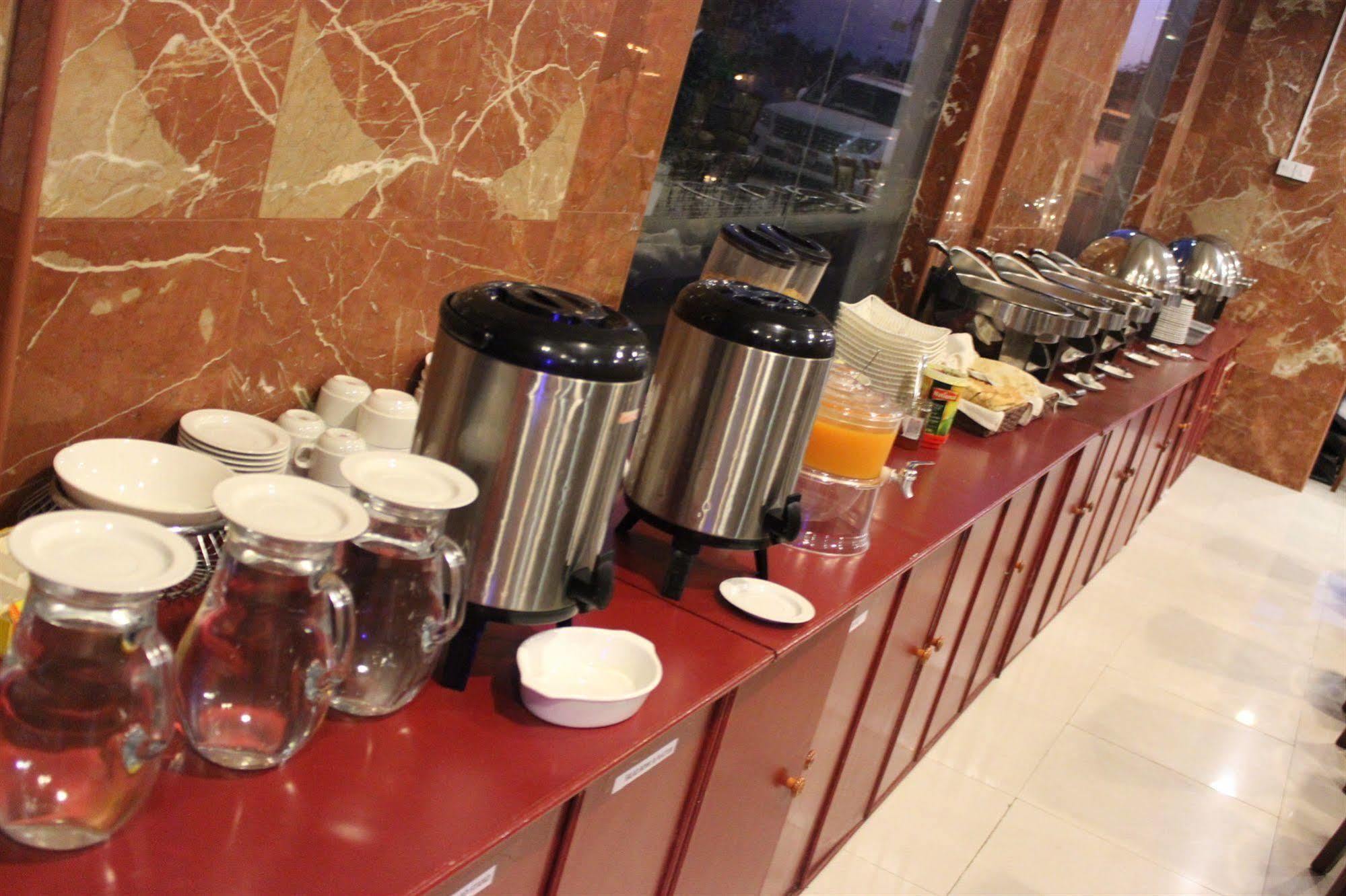 פוג'יירה Raynor Hotel Apartments מראה חיצוני תמונה
